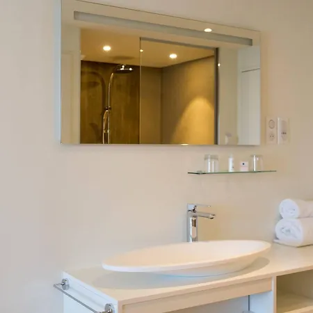 Cote Thalasso 호텔 *